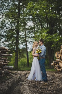 3227 felling bir ağaçta yürümek.