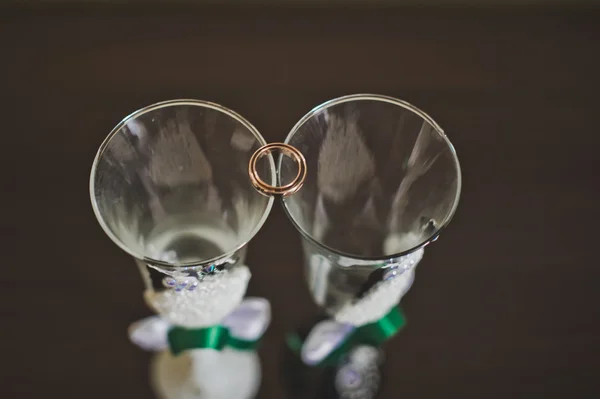 Glasses with drawing on wedding 3281. — Stock Photo, Image