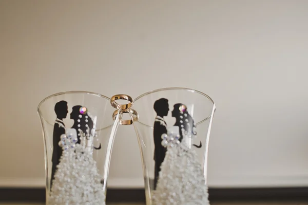 Patten glasses for a newly-married couple 3283. — Stock Photo, Image
