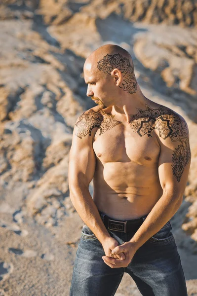 Body of the man with tattoos mehndi 3423. — Stock Photo, Image