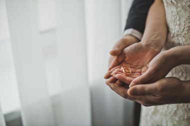 Alyans yeni evliler 3507 elinde.