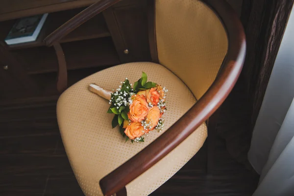 The bouquet on the chair 3504. — Stock Photo, Image