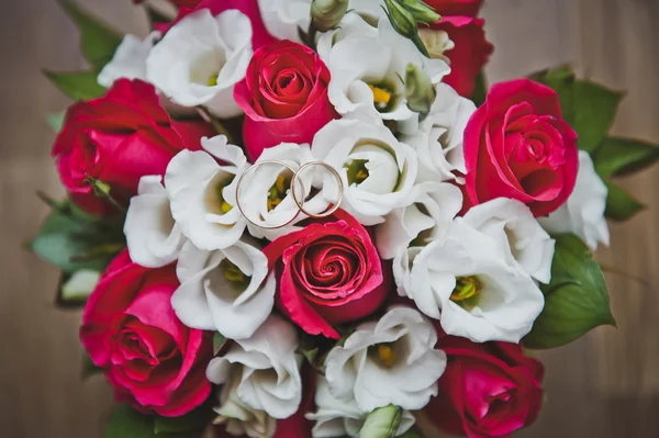 Strauß roter und weißer Rosen 3542. — Stockfoto