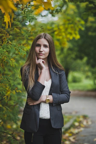 Ritratto di ragazza in natura 3685 . — Foto Stock