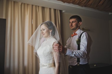 Yeni evliler 3765 törenden önce karşılamak.