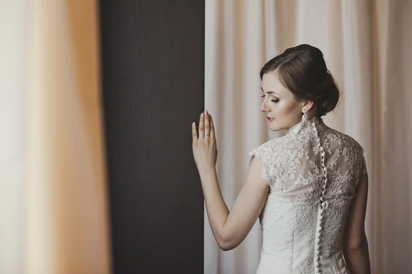 Portrait of a girl about curtain 3859s — Stock Photo, Image