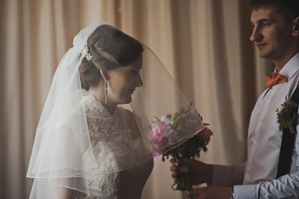 Conheça os recém-casados antes da cerimônia 3875 . — Fotografia de Stock