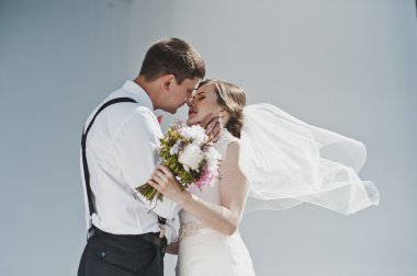 Kilise 4005 yakınındaki şehir etrafında genç yürüyüş.