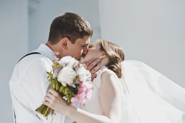 O casal caminhando perto da Igreja 4007 . — Fotografia de Stock