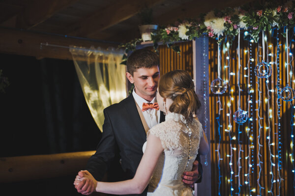 Evening dance of the bride and groom at the end of the ceremony 