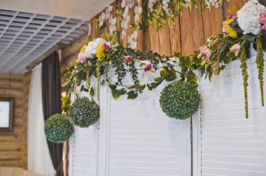 4129 masaya yapay çiçek.