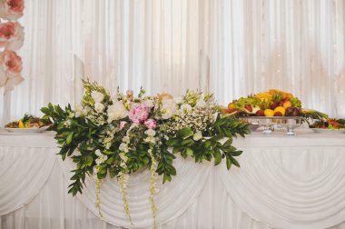 4252 parti için oda güzel dekore edilmiş.