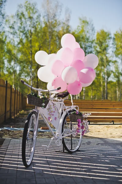 Fiets met ballonnen 4154. — Stockfoto