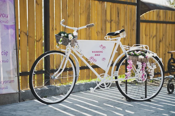 Mooie fiets met bloemen 4172. — Stockfoto