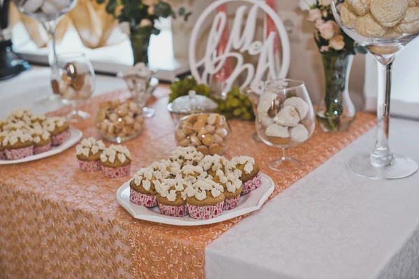 As doces iguarias na mesa 4254 . — Fotografia de Stock