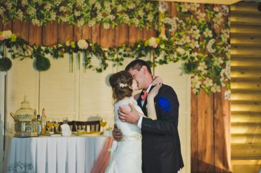 Yeni evliler 4310 ilk dans.