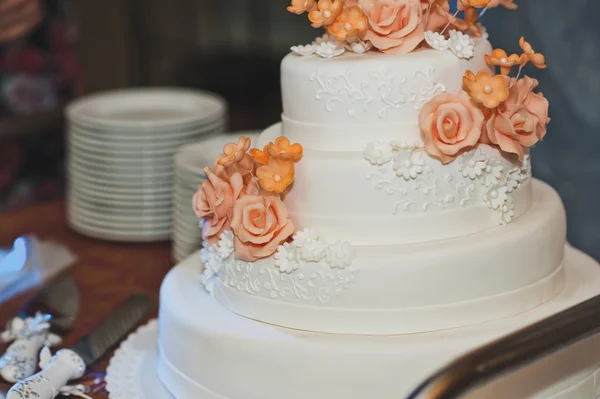 La costumbre de la tarta de fiesta en la boda 4315 . — Foto de Stock