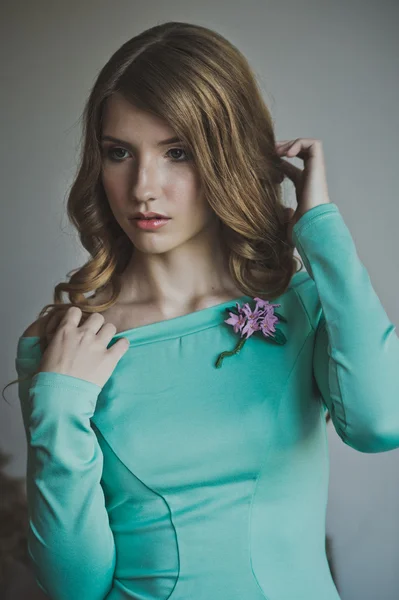 Portret dziewczynki w turkusowa sukienka 4444. — Zdjęcie stockowe
