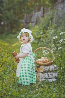 Çocuk Bahçe 4634 taze bir ekmek yiyor.