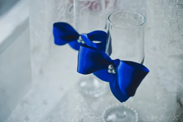 Glasses with blue bows 4602. — Stock Photo, Image