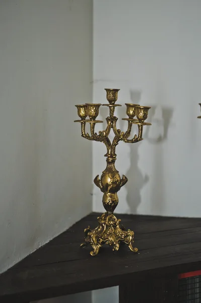 Un hermoso candelabro para cinco velas 5026 . —  Fotos de Stock