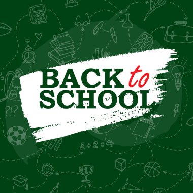 Okulun arka planında okul malzemeleri karalama elementleriyle birlikte yeşil karatahta..