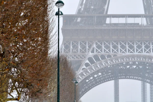 파리에 있는 무거운 강 설 — 스톡 사진