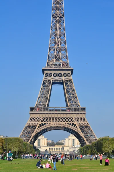 Belle journée ensoleillée à Paris — Photo