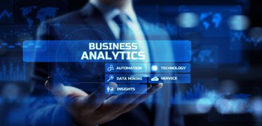 İş analizi VR ekranında büyük veri analiz teknolojisi kavramını inceliyor.