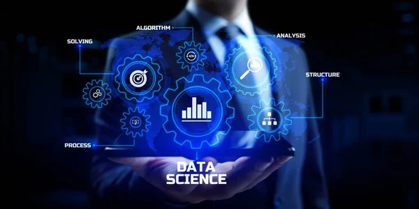 Data science analytics concept. Zakenman druk op knop op het scherm — Stockfoto