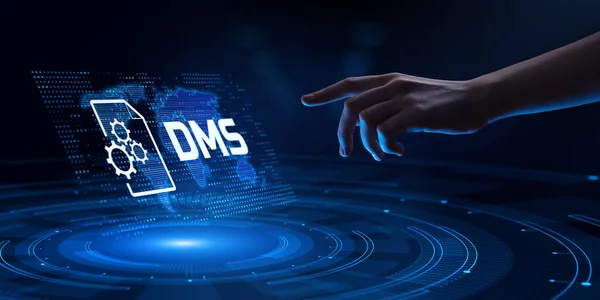 DMS Concetto di tecnologia di automazione aziendale del sistema di gestione dei documenti. Pulsante premuto a mano sullo schermo — Foto Stock