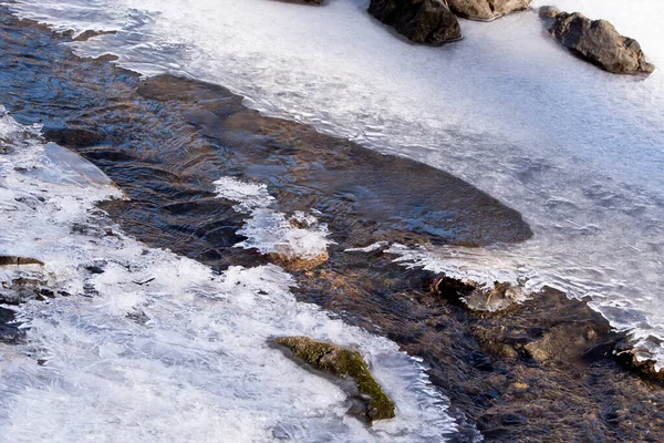 Strömender Strom Und Eis Winter — Stockfoto