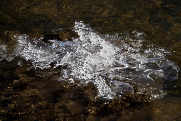 Formation Glace Dans Ruisseau Hiver — Photo