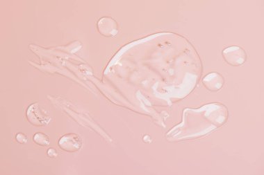 Kozmetik sıvı jel serumu kayganlaştırıcı, pembe arka planda oksijen kabarcıkları olan hyaluronik asit. Yüz bakımı..