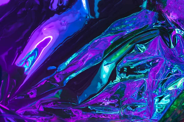 Fundo abstrato holograma crumpled brilhante com brilhos. Trendy neon fundo texturizado — Fotografia de Stock