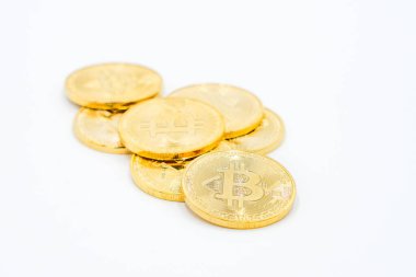 Altın Bitcoin - kripto para birimi için kavramsal resim - Gelecek para birimi - beyaz arkaplan