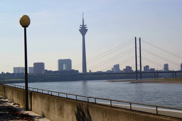 Вид Телевизионную Башню Мост Через Рейн Городе Дюссельдорф Германия — стоковое фото