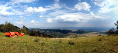 Yürüyüş için güzel bir gün: Avusturya / Schneeberg 'deki Hohe Asa' da panoramik manzara / Rax / Gutensteiner Alpen /