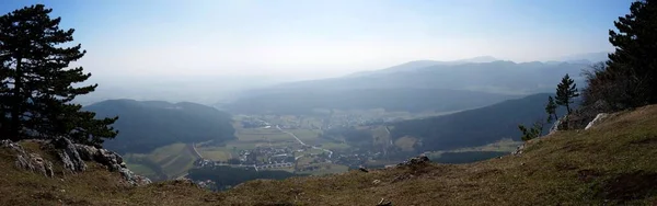 从山顶到山谷的风景如画 从奥地利下城霍河湾的Hubertushaus看风景 — 图库照片