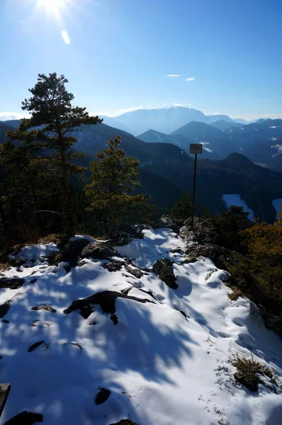 完美的冬季徒步旅行日 从奥地利下胡和峰的Kleine Kanzel口欣赏美丽的风景 — 图库照片