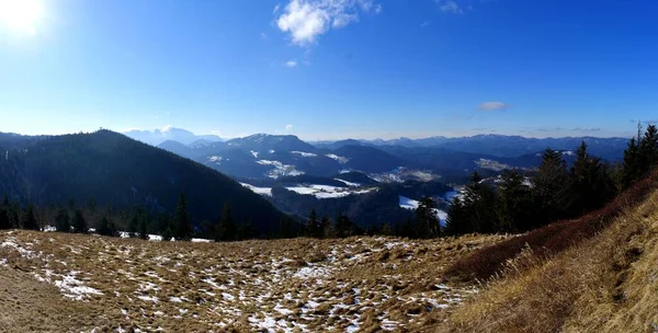 徒步旅行的美妙日子 奥地利霍和峰全景 施内贝格 拉克斯 户外旅行生活方式概念 积极的寒假探险 — 图库照片