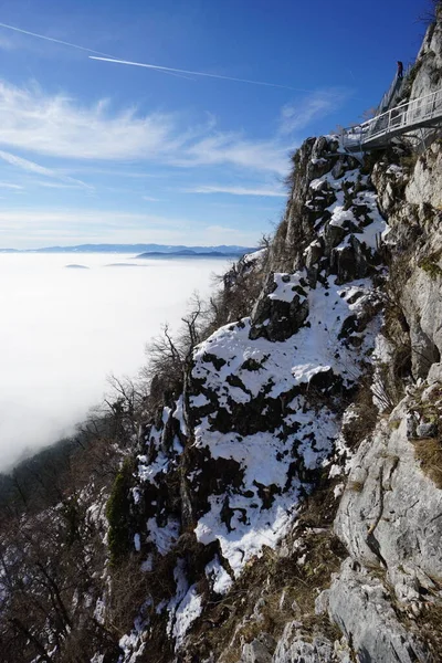 Mirando Hacia Las Nubes Montañas Sobre Las Nubes Hermoso Día — Foto de Stock