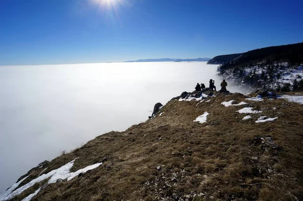 在阳光灿烂的日子里 奥地利高山上令人叹为观止的景色笼罩着云彩 — 图库照片