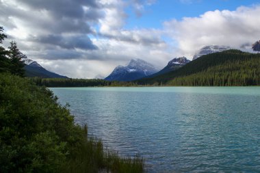 Banff Nationalpark 'taki muhteşem manzara Icefields Parkway, Alberta, Kanada
