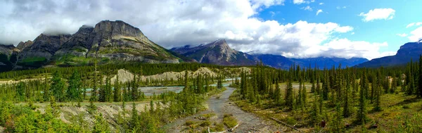 Vista Panorâmica Maravilhosa Paisagem Vale Largo Nas Montanhas Rochosas Canadenses — Fotografia de Stock