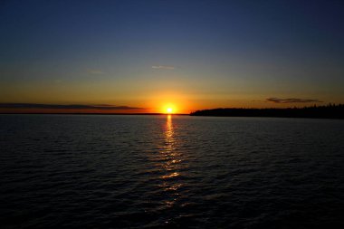 Clear Lake / Wasagaming / Manitoba / Canada / Seyahat ve Turizm Konsepti 'nde Günbatımı
