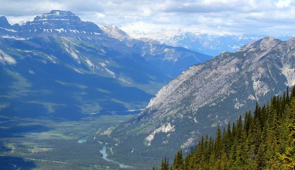 Vista Enorme Amplio Valle Las Montañas Rocosas Canadienses Concepto Aventura —  Fotos de Stock