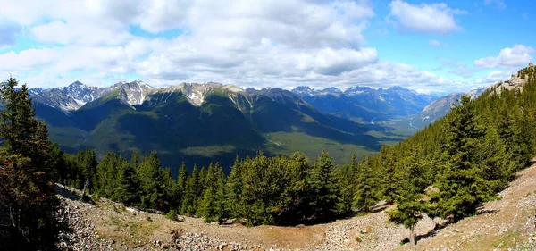Prachtig Panorama Uitzicht Een Enorme Brede Vallei Canadese Rocky Mountains — Stockfoto
