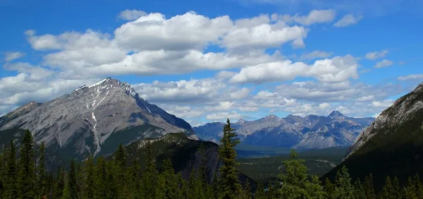 Canadian Wilderness Wild Adventurous Valley Canadian Rocky Mountains Banff Alberta —  Fotos de Stock