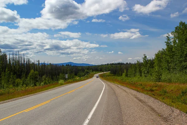 Conducir Por Carretera Través Las Montañas Rocosas Canadienses — Foto de Stock
